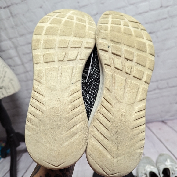 Nike and Adidas athletic shoe lot. Size 8 - Picture 4 of 10